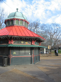 Concession pavilion at Lincoln Park Zoo in Chicago