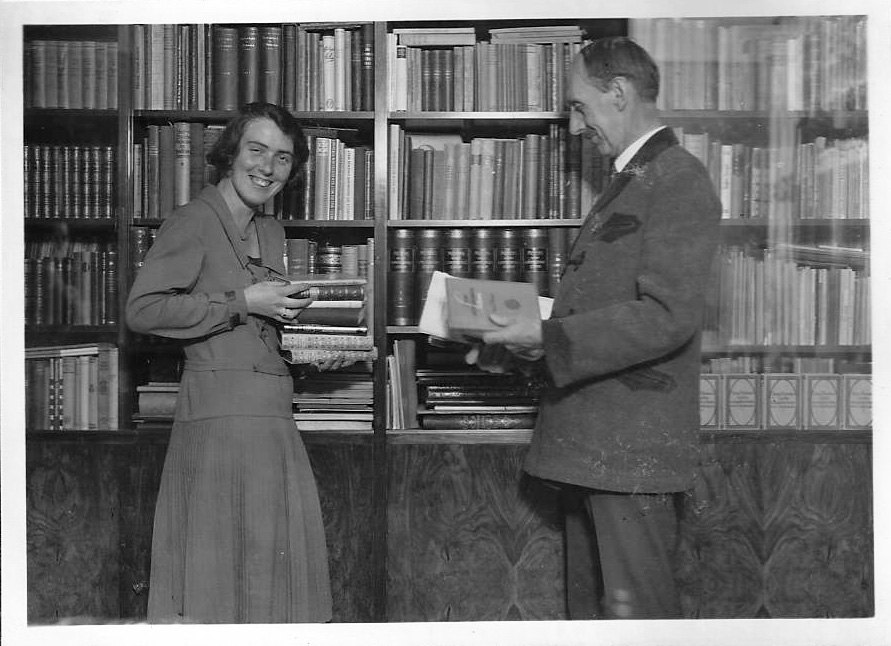 1930s picture of father and daughter in the library, Czechoslovakia (Annette Gendler)